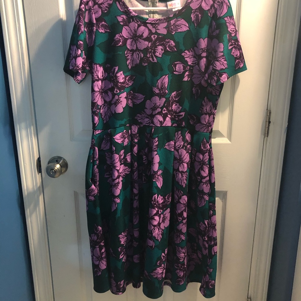 Floral LuLaRoe Amelia Dress with pockets!!